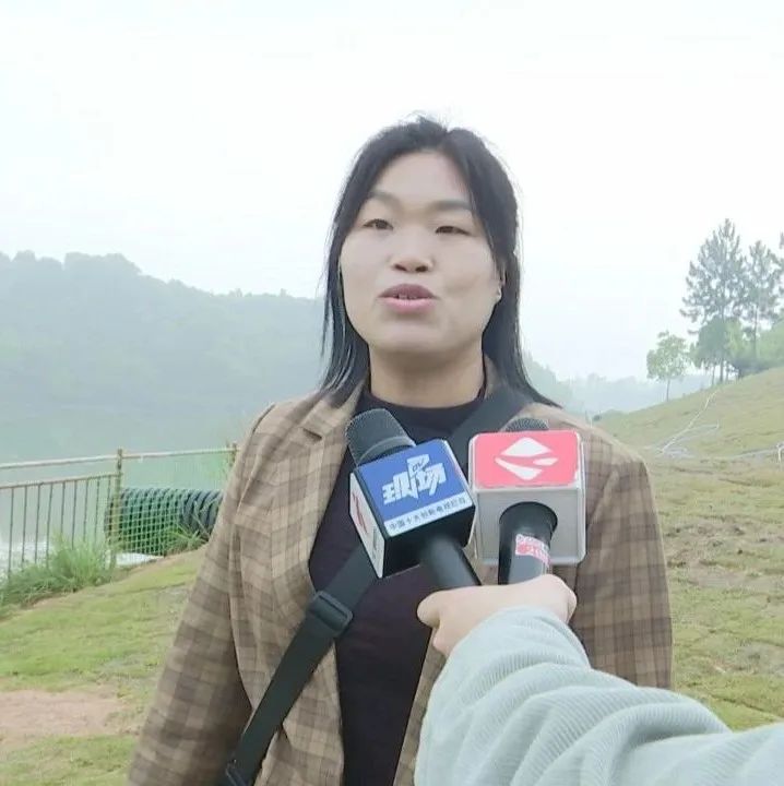 DƬ